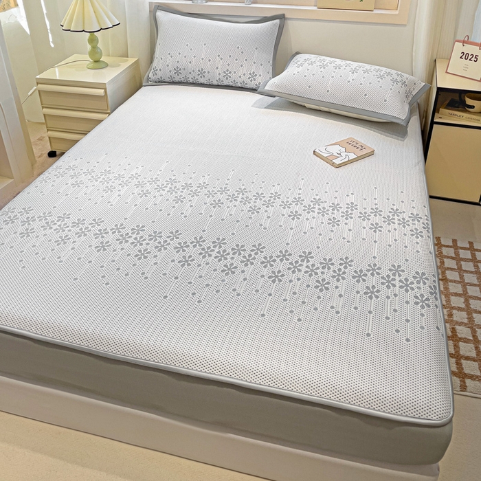 91家纺网 家纺一手货源 找家纺 富馨莱 2025新款A类480克PE凉感凉豆豆凉席三件套和单件床笠款 倾城