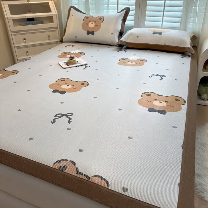 91家纺网 家纺一手货源 找家纺 席佬大 2025新款高克重卡通数码印花冰藤席床席床笠款 爱心熊-平铺款-平铺款