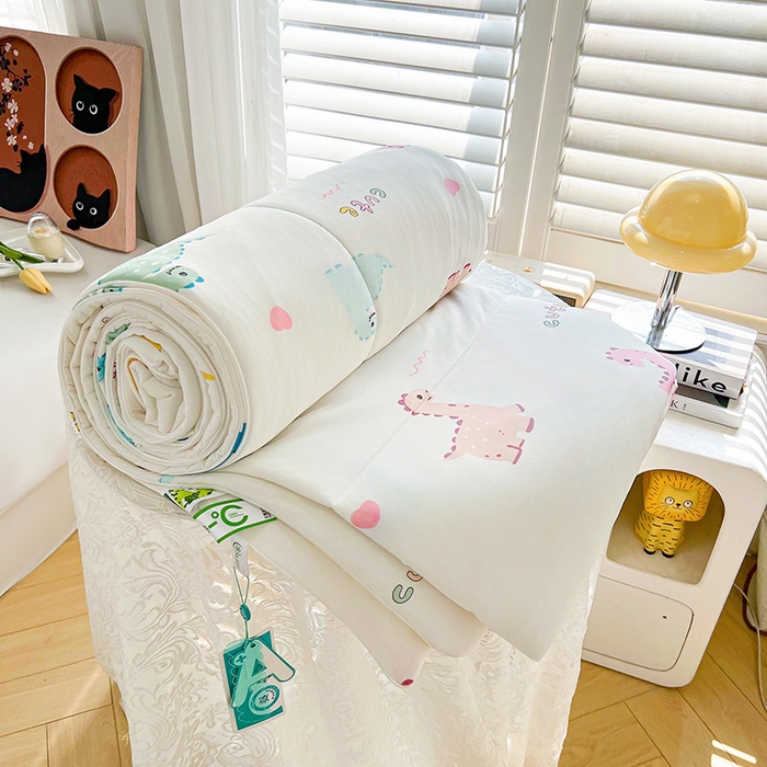 91家纺网 家纺一手货源 找家纺 好梦来家纺（原锦茂家纺） 2026新款印花凉感丝抗菌夏被 时尚恐龙