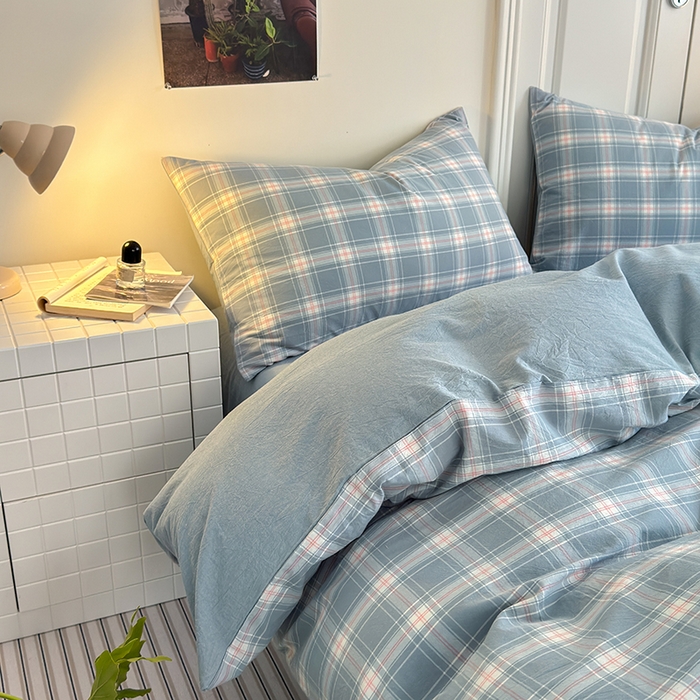 91家纺网 家纺一手货源 找家纺 玖弘家居 2025新款水洗棉格子系列四件套 柔光格蓝