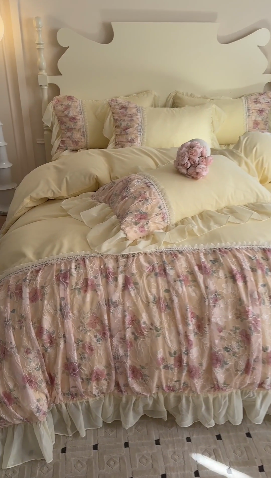 91家纺网 家纺一手货源 找家纺 富盛家纺 2025新款水洗亲肤棉雪纺印绣工艺四件套公主风四件套巴黎春天系列 巴黎春天-黄