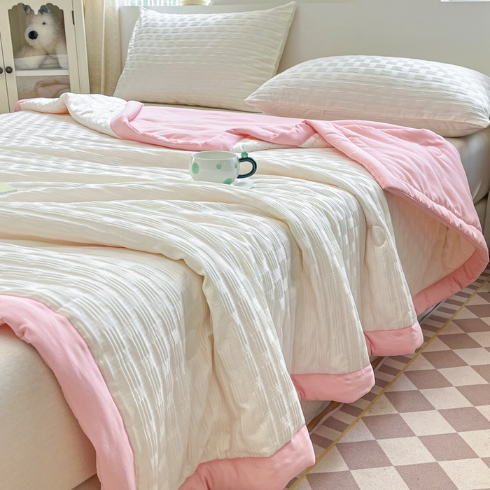 91家纺网 家纺一手货源 找家纺 欧邦 2025新款华夫格水洗棉夏被 白＋粉