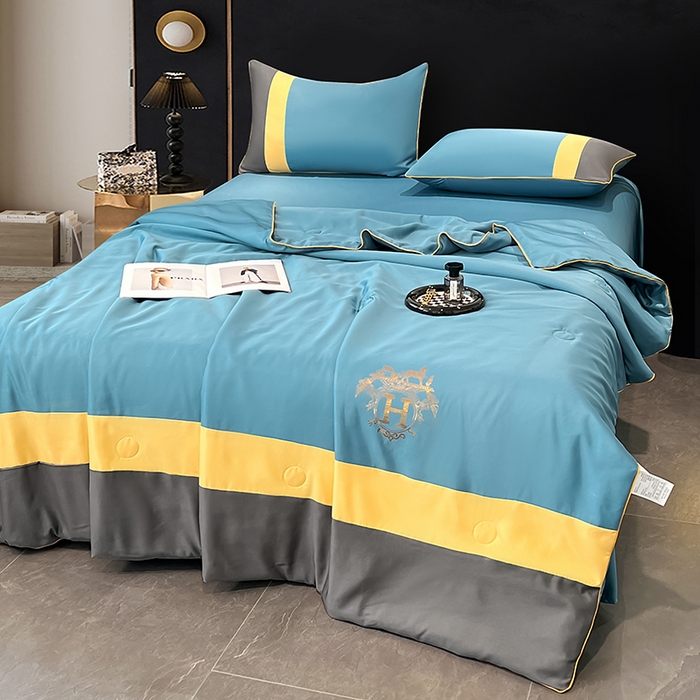 91家纺网 家纺一手货源 找家纺 梦舒羽 2025新款清凉舒适水洗冰丝双拼亮钻夏被四件套 双拼亮钻星空蓝