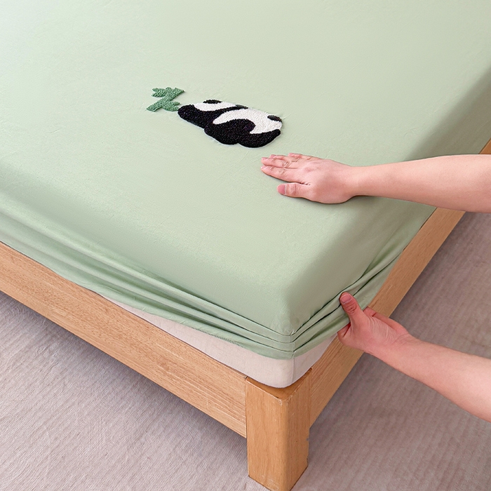 91家纺网 家纺一手货源 找家纺 澳梵家居 2025新款A类全棉毛巾绣床笠 熊猫-绿