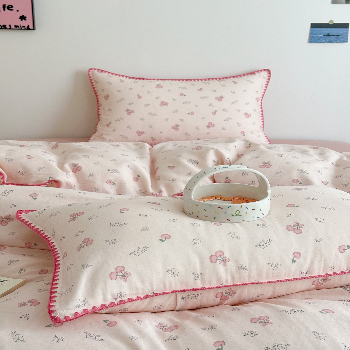 91家纺网 家纺一手货源 找家纺 2025新款春夏新品工艺款全棉双层纱贝壳边四件套 知樱