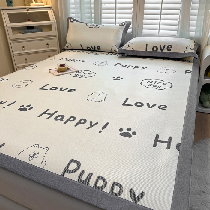 91家纺网 家纺一手货源 找家纺 席佬大 2025新款高克重卡通数码印花冰藤席床席床笠款 快乐小狗-平铺款-平铺款