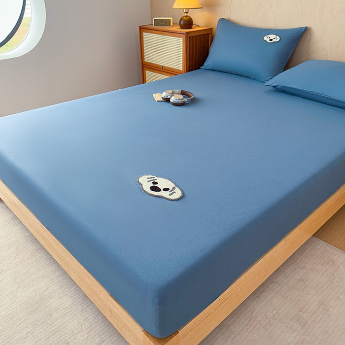 91家纺网 家纺一手货源 找家纺 澳梵家居 2025新款A类全棉毛巾绣床笠 小白-藏蓝