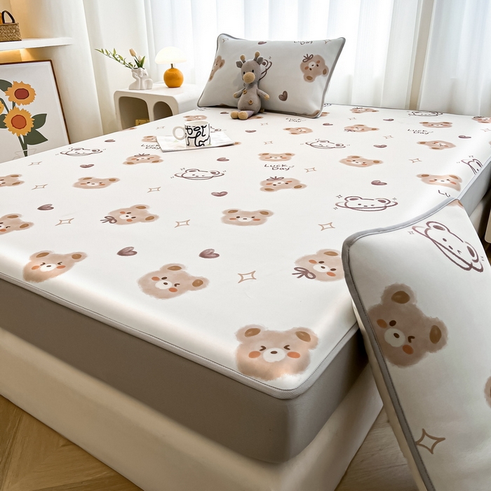 91家纺网 家纺一手货源 找家纺 2025春夏新款独家研发太空层凉感软席冰丝印花凉席床笠款 黄油小熊