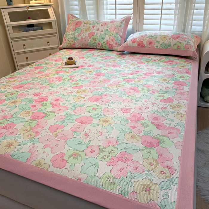 91家纺网 家纺一手货源 找家纺 席佬大 2025新款高克重卡通数码印花冰藤席床席床笠款 繁花-平铺款