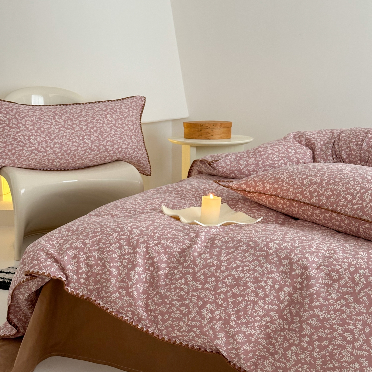 91家纺网 家纺一手货源 找家纺 2025新款工艺款全棉双层纱小清新贝壳边四件套 浅枝