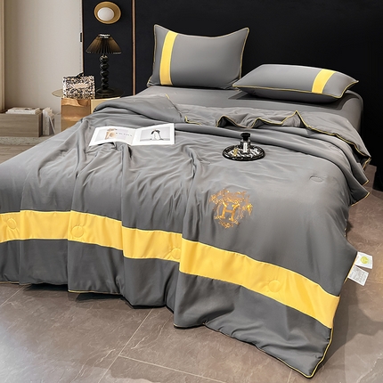 91家纺网 家纺一手货源 找家纺 （总）梦舒羽 2025新款清凉舒适水洗冰丝双拼亮钻夏被四件套