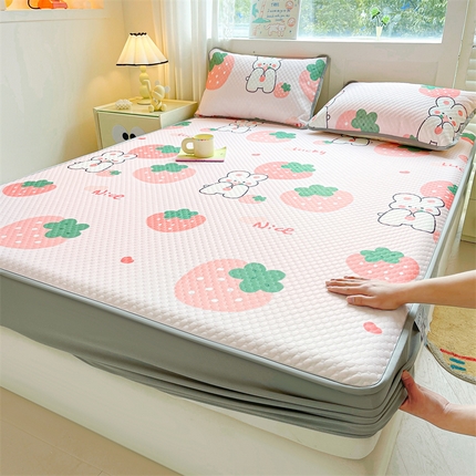 91家纺网 家纺一手货源 找家纺 康纳利 2025新款A类豆豆床笠席夏被四件套 草莓兔