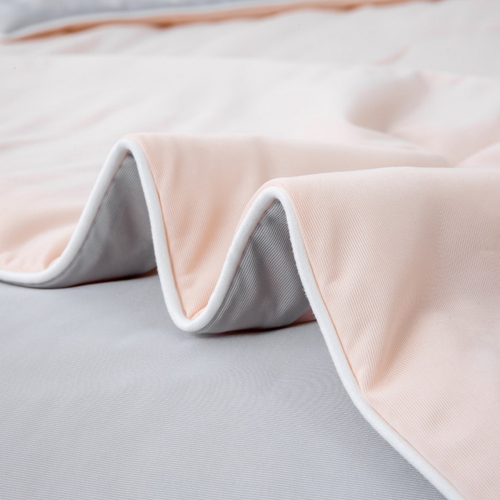 91家纺网 家纺一手货源 找家纺 好梦来家纺（原锦茂家纺） 2026新款印花凉感丝抗菌夏被 粉拼灰