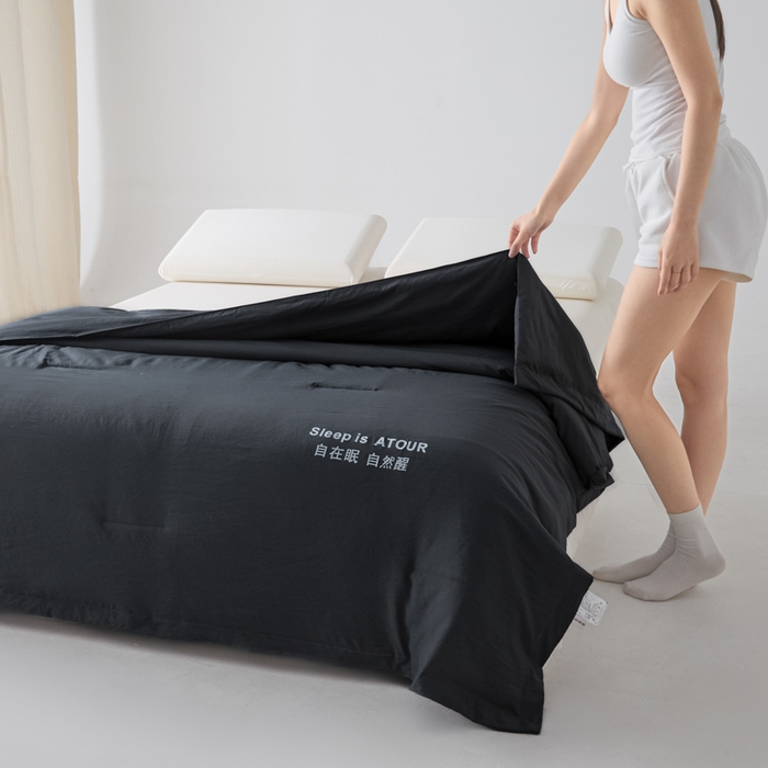 91家纺网 家纺一手货源 找家纺 暖芯家纺 2025新款亚朵同款深睡Pro夏被自在眠自然醒 深灰