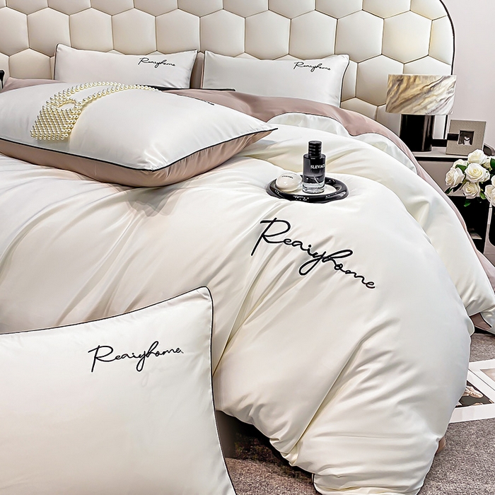 91家纺网 家纺一手货源 找家纺 富宁2025新款水洗真丝时光字母冰丝刺绣四件套 奶油白+咖