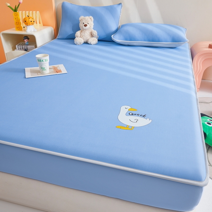 91家纺网 家纺一手货源 找家纺 2025春夏新款独家研发太空层凉感鸭冰丝烫画软凉席床笠款 凉感鸭-冰蓝