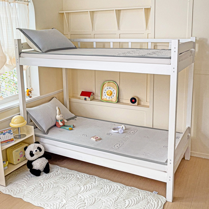 91家纺网 家纺一手货源 找家纺 富馨莱 2025新款A类480克PE凉感凉豆豆凉席三件套和单件学生款 呆呆狗