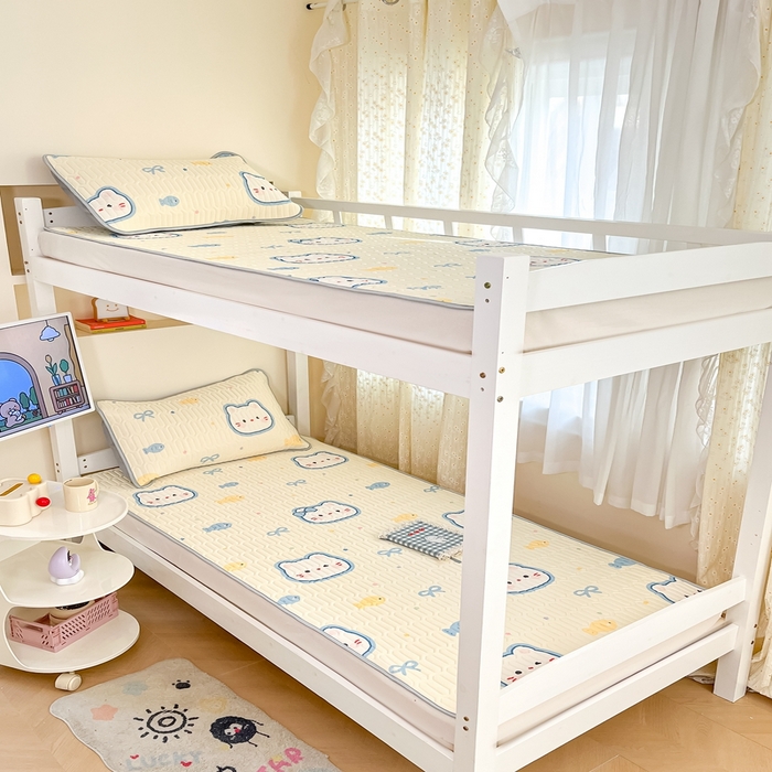 91家纺网 家纺一手货源 找家纺 川悦生活 2025新款小阪凉感丝印花凉席-学生床 猫猫酱