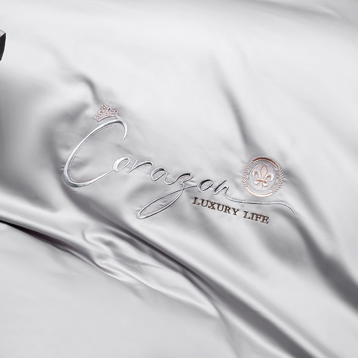 91家纺网 家纺一手货源 找家纺 U品汇 2025新款60s支贡缎长绒棉刺绣花四件套纯棉全棉100%棉礼盒包装 简凡-高级灰