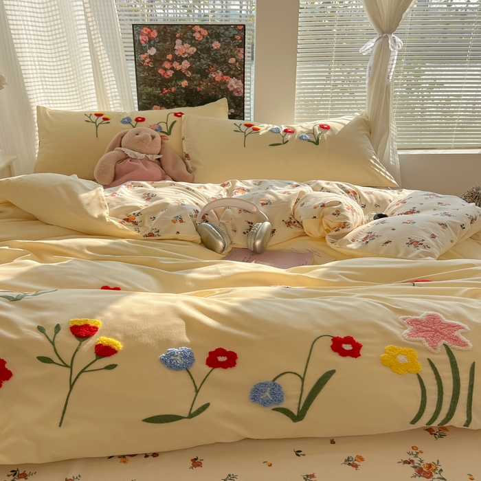 91家纺网 家纺一手货源 找家纺 子钦家纺 2025新款云朵棉毛巾绣床单床笠四件套宿舍儿童-繁花似锦 奶白