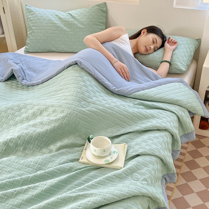 91家纺网 家纺一手货源 找家纺 欧邦 2025新款华夫格水洗棉夏被 绿＋蓝