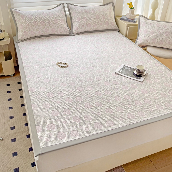 91家纺网 家纺一手货源 找家纺 富馨莱 2025新款A类480克PE凉感凉豆豆凉席三件套和单件平铺款 玫瑰花园-粉