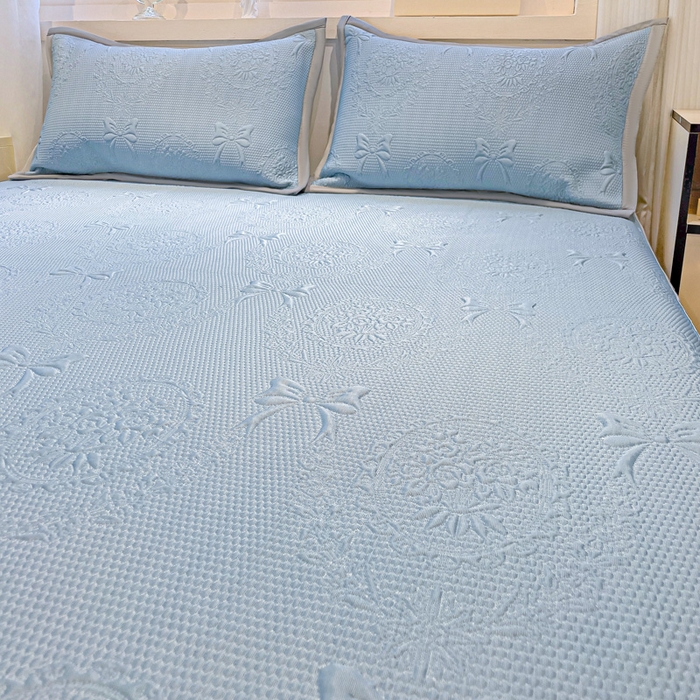 91家纺网 家纺一手货源 找家纺 富馨莱 2025新款A类480克PE凉感凉豆豆凉席三件套和单件床笠款 蝴蝶結-蓝