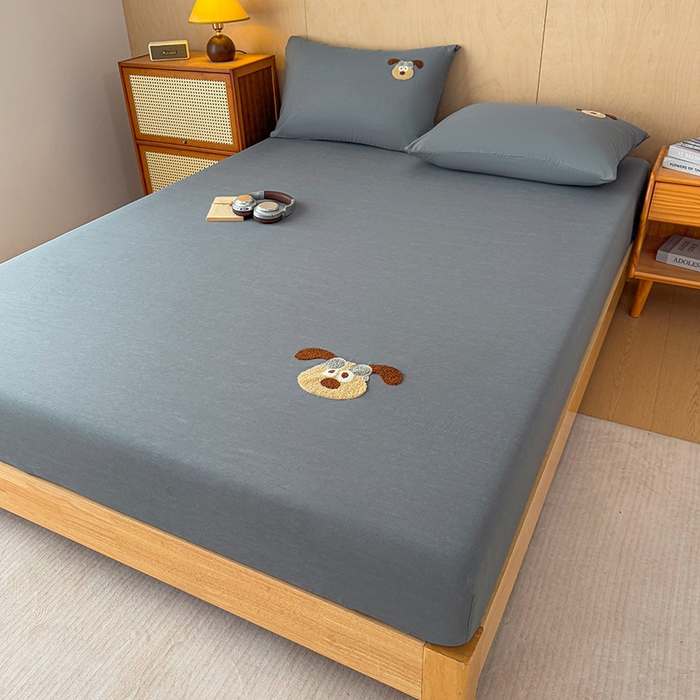 91家纺网 家纺一手货源 找家纺 澳梵家居 2025新款A类全棉毛巾绣床笠 飞天小狗-灰色