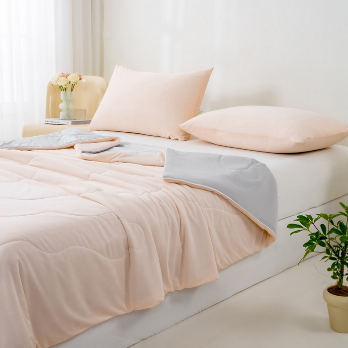 91家纺网 家纺一手货源 找家纺 好梦来家纺（原锦茂家纺） 2026新款印花凉感丝抗菌夏被 粉拼灰