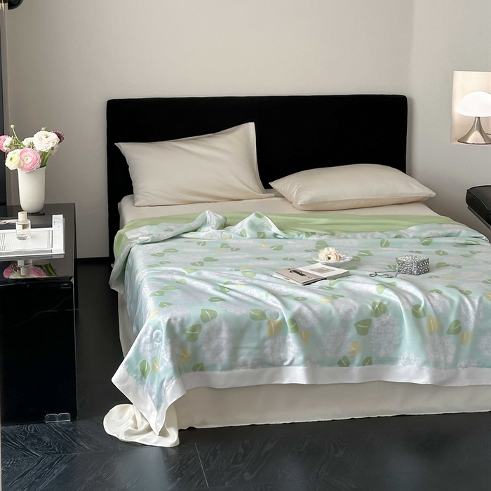 91家纺网 家纺一手货源 找家纺 茧羽世家 2025新款天丝银萃沁氧抗菌系列夏被子被芯 绮翠绣梦