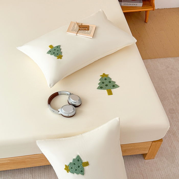 91家纺网 家纺一手货源 找家纺 澳梵家居 2025新款A类全棉毛巾绣床笠 小树-白