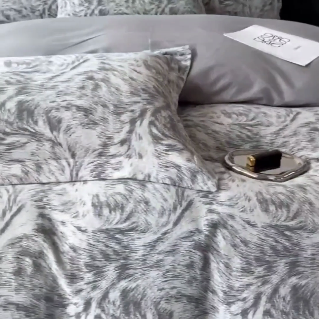 91家纺网 家纺一手货源 找家纺 朵希曼 2025新款轻奢全棉提花系列四件套 极简深蓝