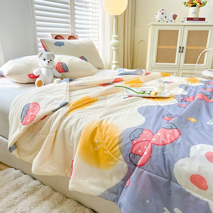 91家纺网 家纺一手货源 找家纺 好梦来家纺（原锦茂家纺） 2025新款印花凉感丝抗菌夏被 草莓兔