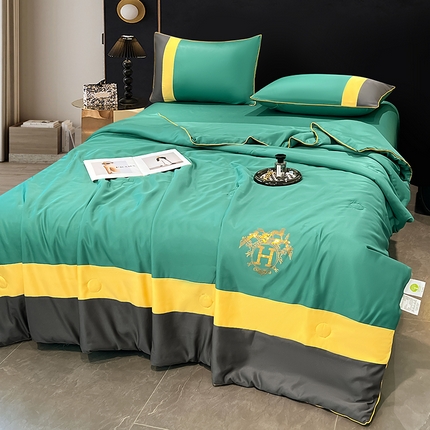 91家纺网 家纺一手货源 找家纺 （总）梦舒羽 2025新款清凉舒适水洗冰丝双拼亮钻夏被四件套