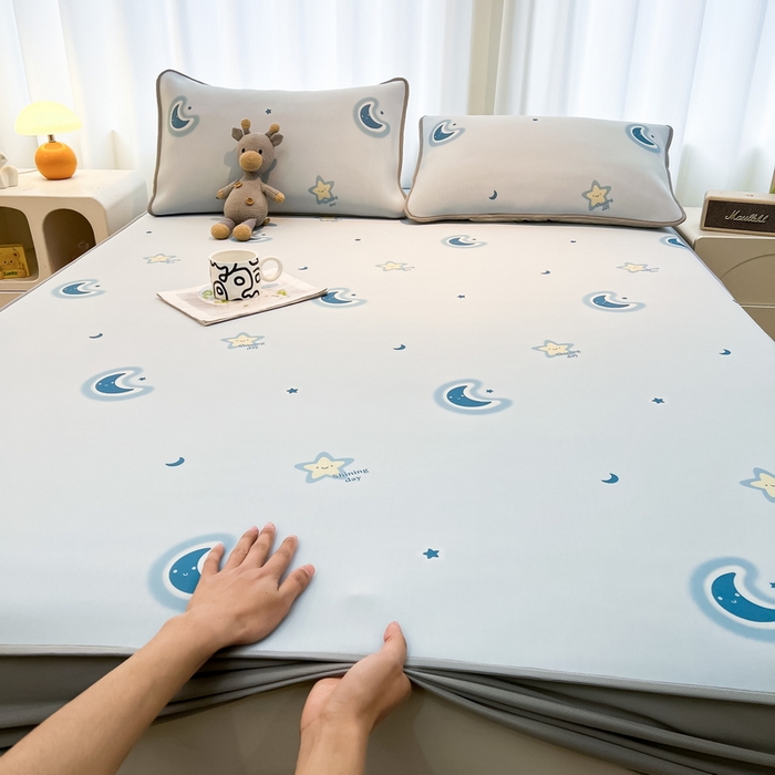 91家纺网 家纺一手货源 找家纺 2025春夏新款独家研发太空层凉感软席冰丝印花凉席床笠款 星辰