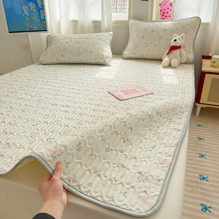 91家纺网 家纺一手货源 找家纺 慕尚家纺 2025新款小清新凉感丝乳胶席 花朵兔