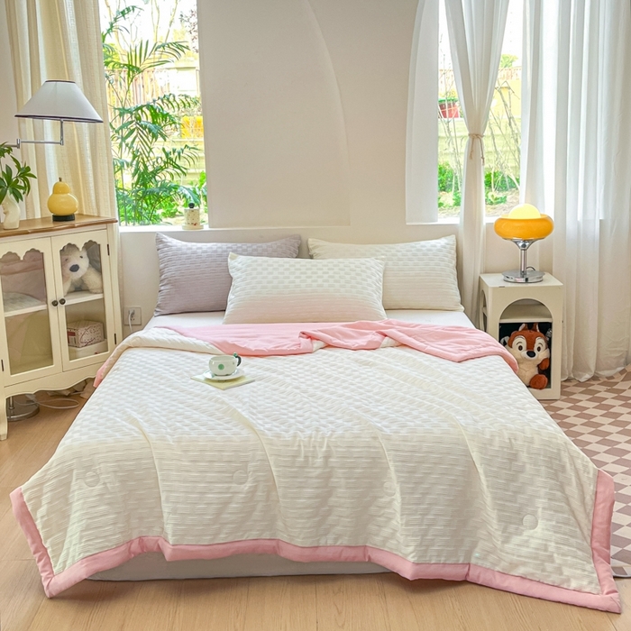 91家纺网 家纺一手货源 找家纺 欧邦 2025新款华夫格水洗棉夏被 白＋粉