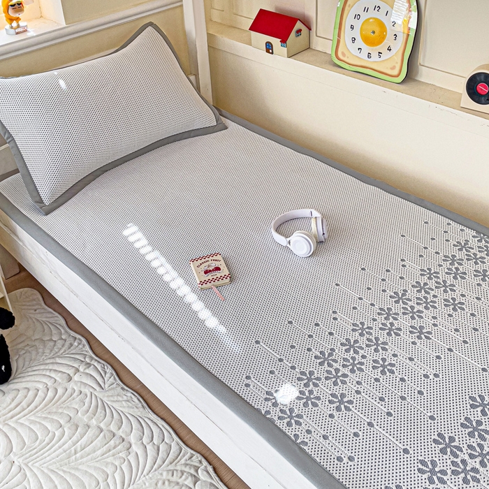 91家纺网 家纺一手货源 找家纺 富馨莱 2025新款A类480克PE凉感凉豆豆凉席三件套和单件学生款 倾城