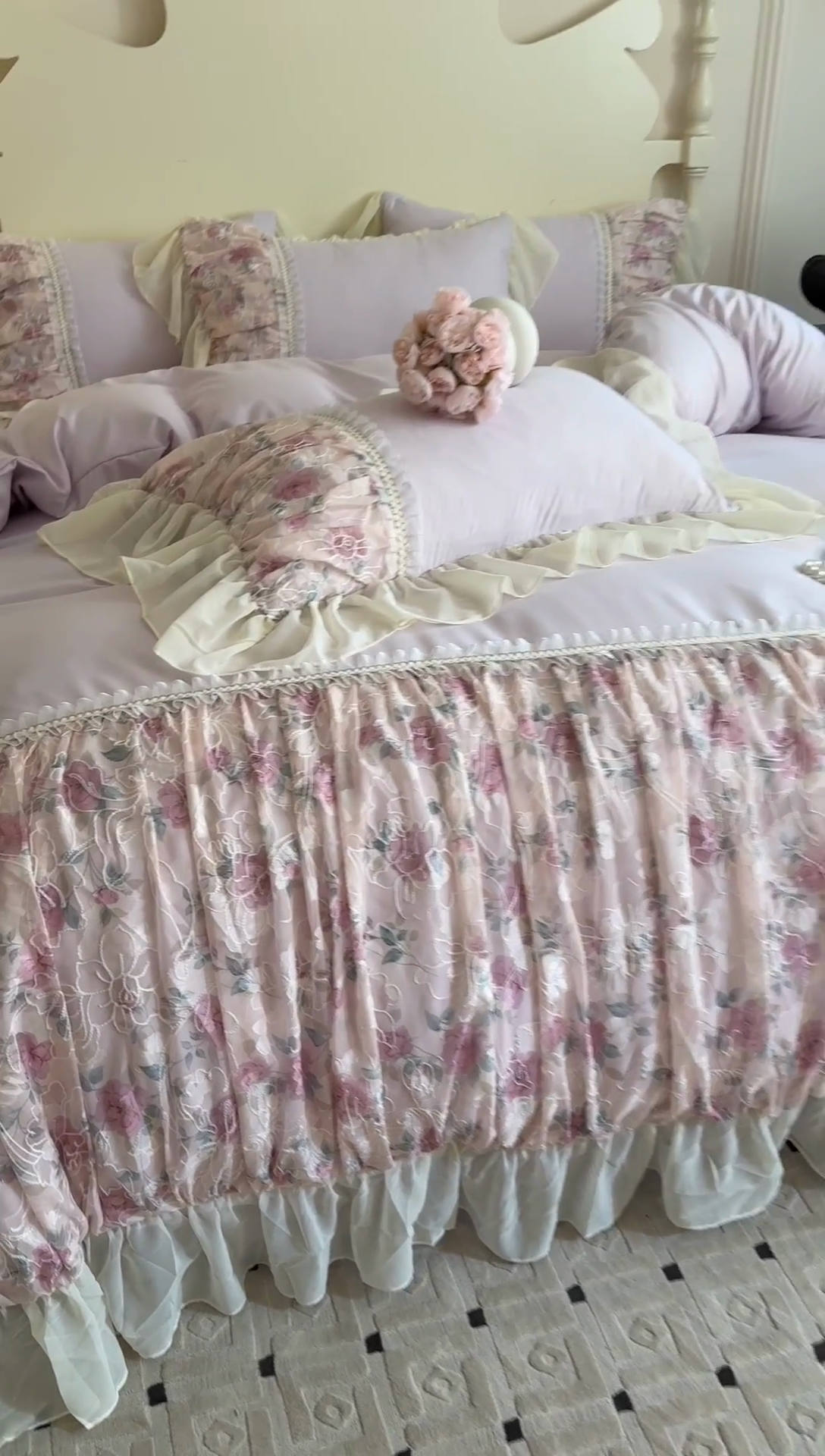 91家纺网 家纺一手货源 找家纺 富盛家纺 2025新款水洗亲肤棉雪纺印绣工艺四件套公主风四件套巴黎春天系列 巴黎春天-紫