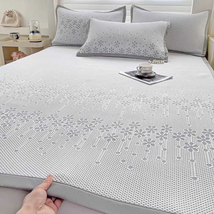 91家纺网 家纺一手货源 找家纺 富馨莱 2025新款A类480克PE凉感凉豆豆凉席三件套和单件平铺款 倾城