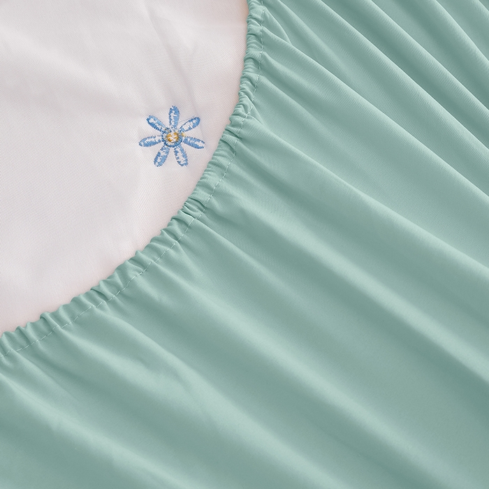 91家纺网 家纺一手货源 找家纺 盛眠 2025新款水洗棉刺绣夹棉床笠床罩家用床垫套 雏菊 绿