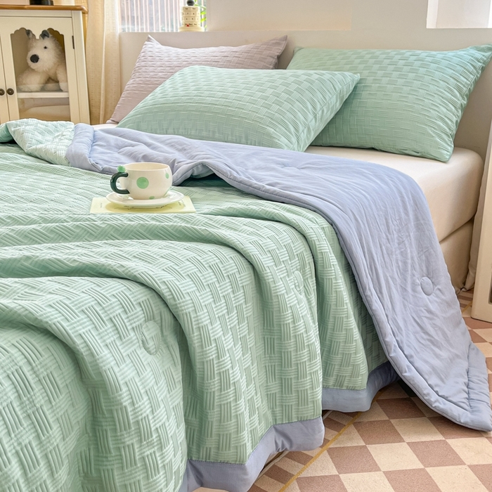 91家纺网 家纺一手货源 找家纺 欧邦 2025新款华夫格水洗棉夏被 绿＋蓝