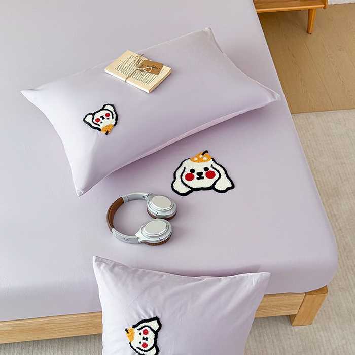 91家纺网 家纺一手货源 找家纺 澳梵家居 2025新款A类全棉毛巾绣床笠 腮红小狗-紫