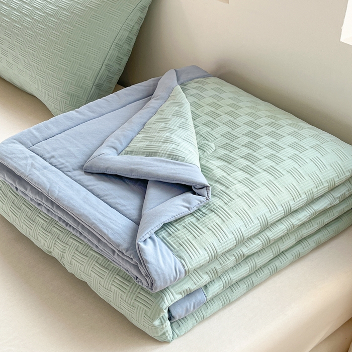 91家纺网 家纺一手货源 找家纺 欧邦 2025新款华夫格水洗棉夏被 绿＋蓝