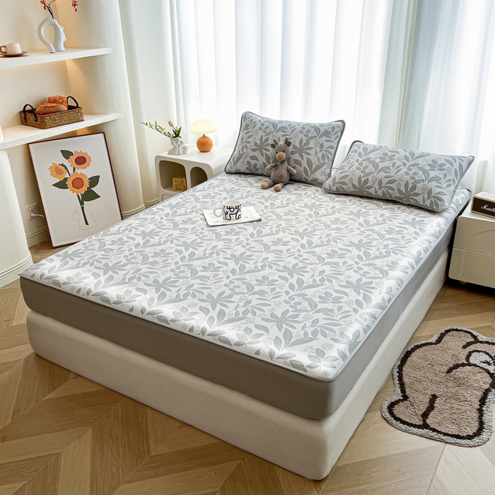 91家纺网 家纺一手货源 找家纺 2025春夏新款独家研发太空层凉感软席冰丝印花凉席床笠款 绿茵