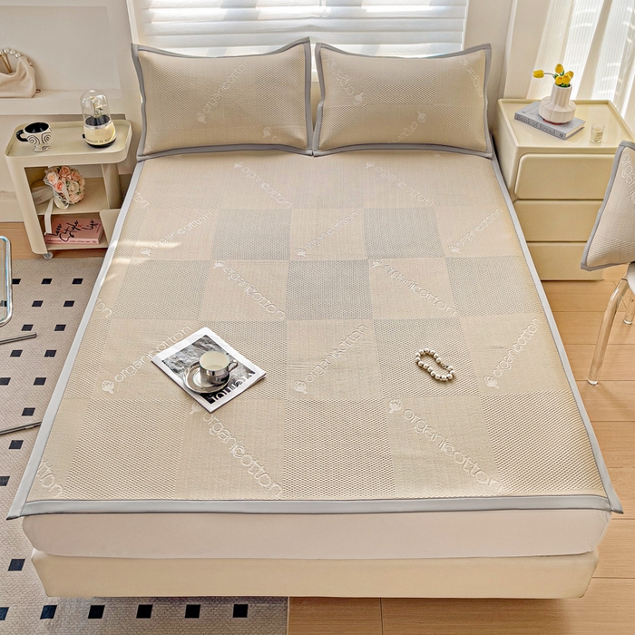 91家纺网 家纺一手货源 找家纺 富馨莱 2025新款A类480克PE凉感凉豆豆凉席三件套和单件平铺款 绅士咖