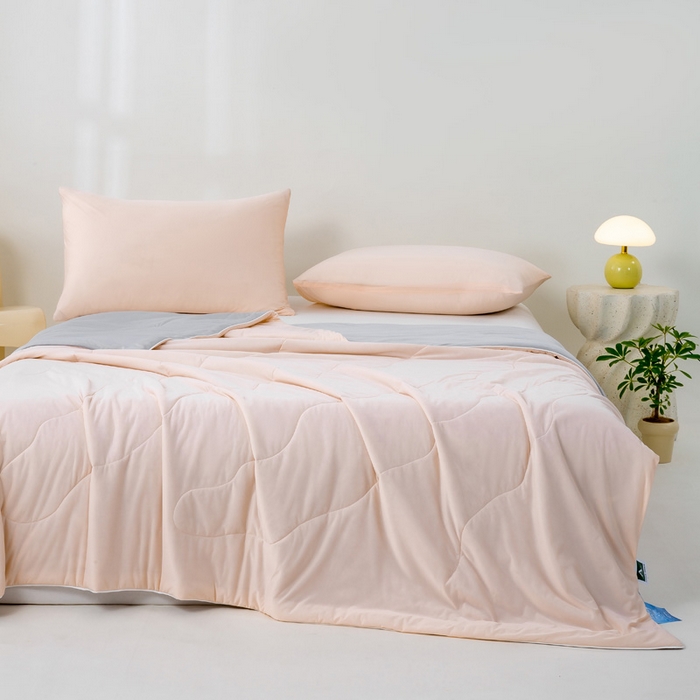 91家纺网 家纺一手货源 找家纺 好梦来家纺（原锦茂家纺） 2026新款印花凉感丝抗菌夏被 粉拼灰