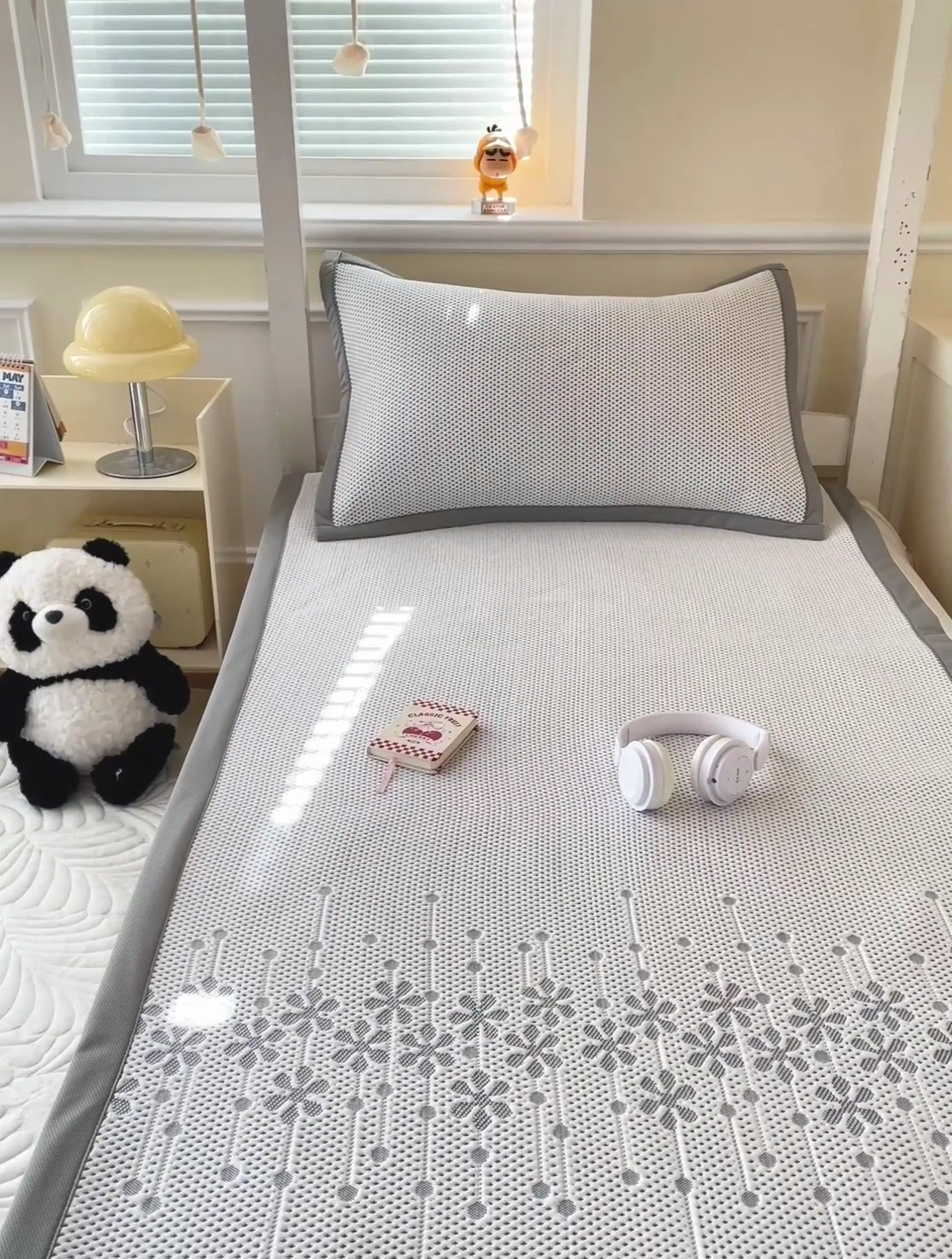 91家纺网 家纺一手货源 找家纺 富馨莱 2025新款A类480克PE凉感凉豆豆凉席三件套和单件学生款 倾城