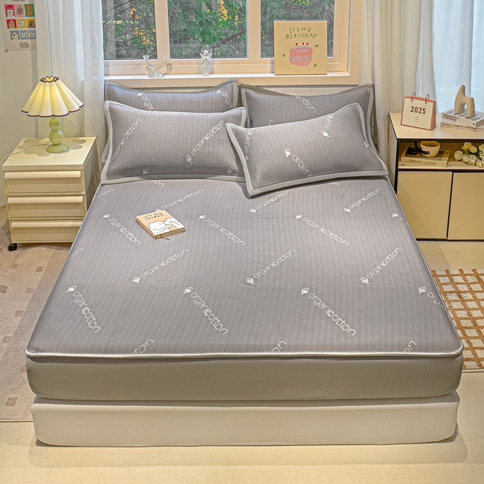 91家纺网 家纺一手货源 找家纺 富馨莱 2025新款A类480克PE凉感凉豆豆凉席三件套和单件床笠款 绅士灰