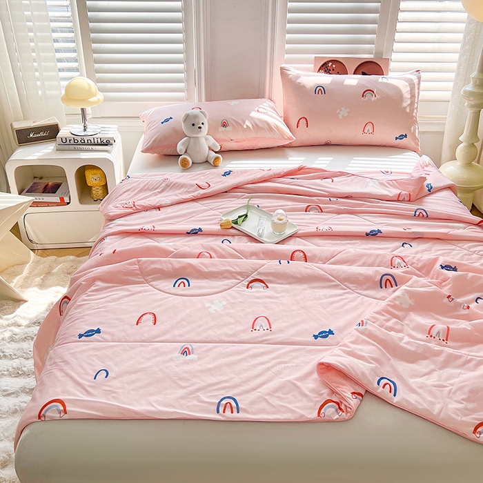 91家纺网 家纺一手货源 找家纺 好梦来家纺（原锦茂家纺） 2025新款印花凉感丝抗菌夏被 彩虹糖果